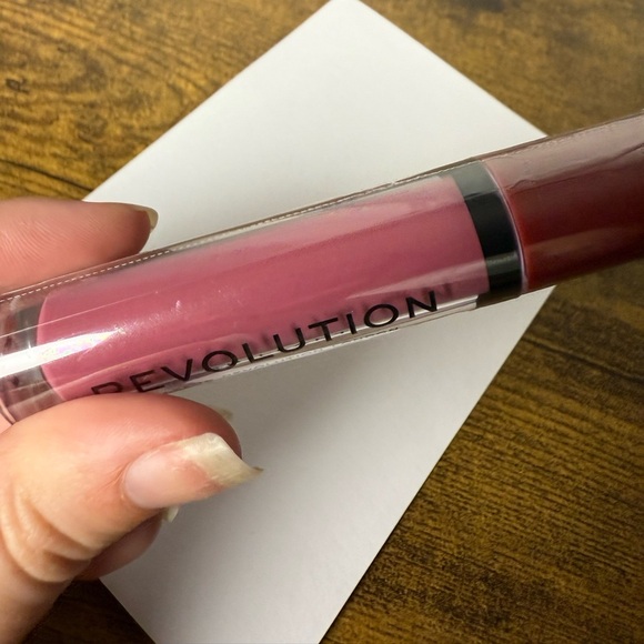 Makeup Revolution Beauty Sheer Brilliant Lipgloss in Sheer Dollhouse - Picture 10 of 10